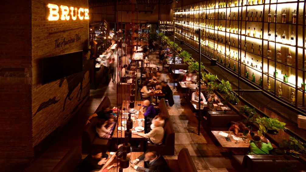 Bruce Grill Station: Sabor y Show