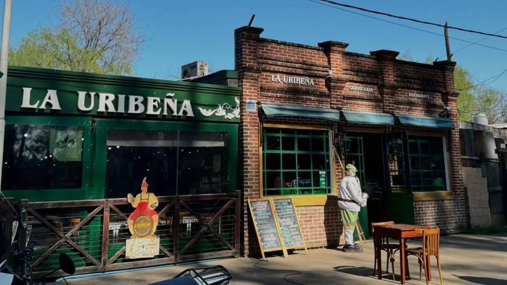 Un festín alemán en plena pampa: el bodegón que sorprende en Uribelarrea