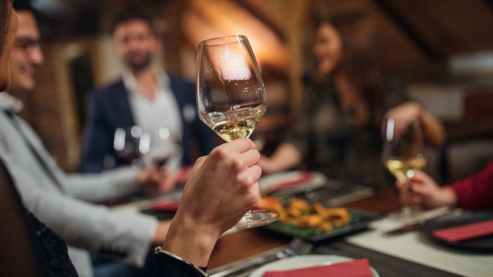 Una noche de vino, sabores y música en vivo en Malcriado