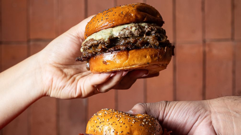 Hamburguesas con identidad: tres paradas obligadas en Buenos Aires