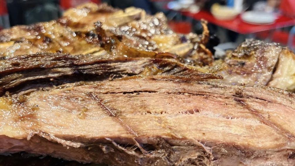 Lo de Charly: la parrilla 24 horas que mantiene vivo el fuego del asado en Buenos Aires