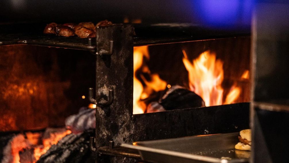 La Terraza de La Carbonera: el restaurante vidriado de San Telmo con vistas únicas del casco histórico