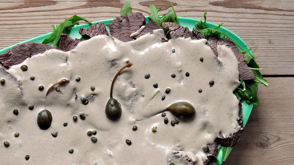 El clásico de las Fiestas que todos aman: cuánto dura realmente el vitel toné en la heladera