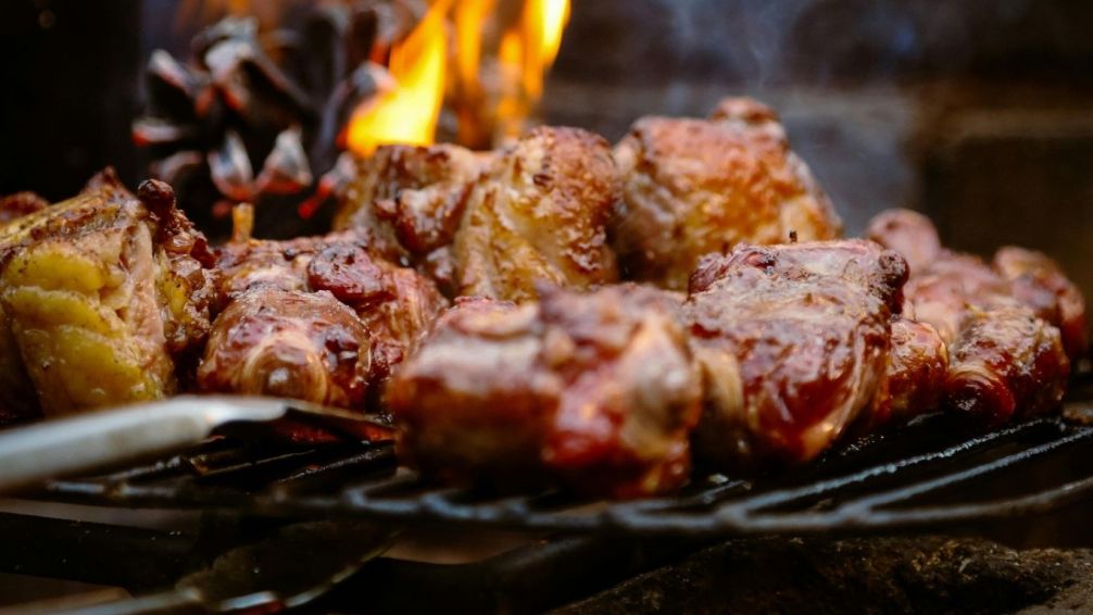 El truco asador que circula por Buenos Aires: cómo usar el mentón, el labio y la nariz