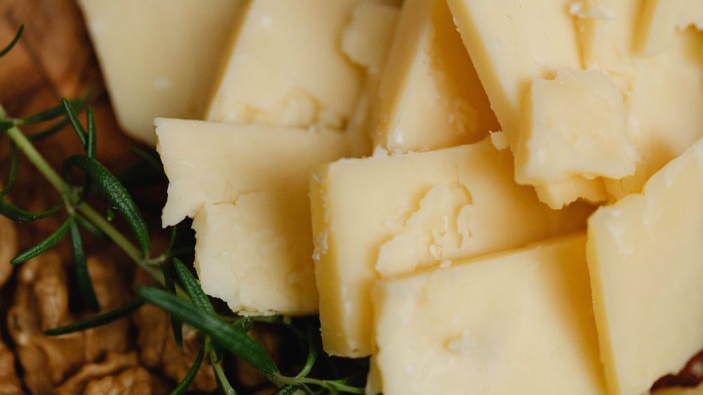 ¿Por qué el queso nos puede tanto? Ciencia, placer y equilibrio