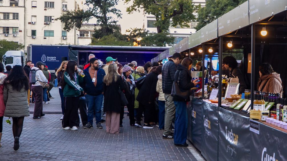 Cocina Abierta celebra el 9 de Julio con churros, chocolate caliente y una gran peña al aire libre