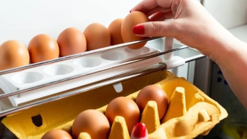 Guardar huevos: el error que acelera su deterioro