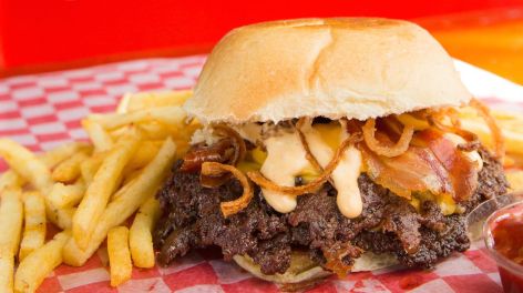24th Street Burger: el exfutbolista que se reinventó y es furor con sus hamburguesas en Villa Ortúzar