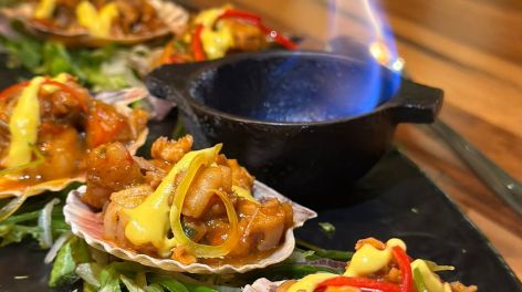 Entre túneles coloniales y grandes ventanales: el restaurante de Microcentro que sorprende por su ceviche
