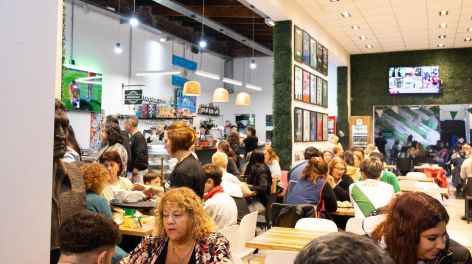 El bar temático que enamora a los hinchas de Banfield con sus picadas y platos éxclusivos