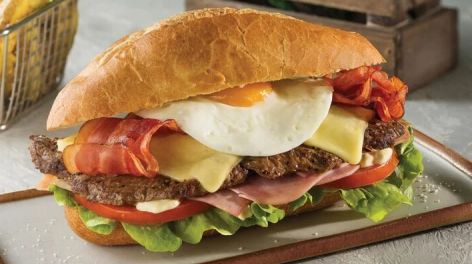 Chivito uruguayo: el sándwich que conquista paladares