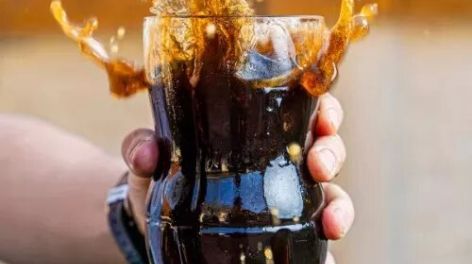 Fernet con coca: el ritual argentino que nació en un bar cordobés y conquistó las mesas porteñas
