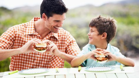 ¿Qué pasa en tu cuerpo 30 minutos después de comer una hamburguesa?