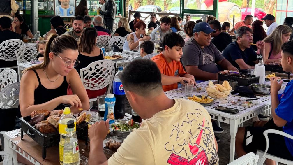 La escapada perfecta: el restaurante a 80 km de Buenos Aires que sorprende con asado, historia y encanto