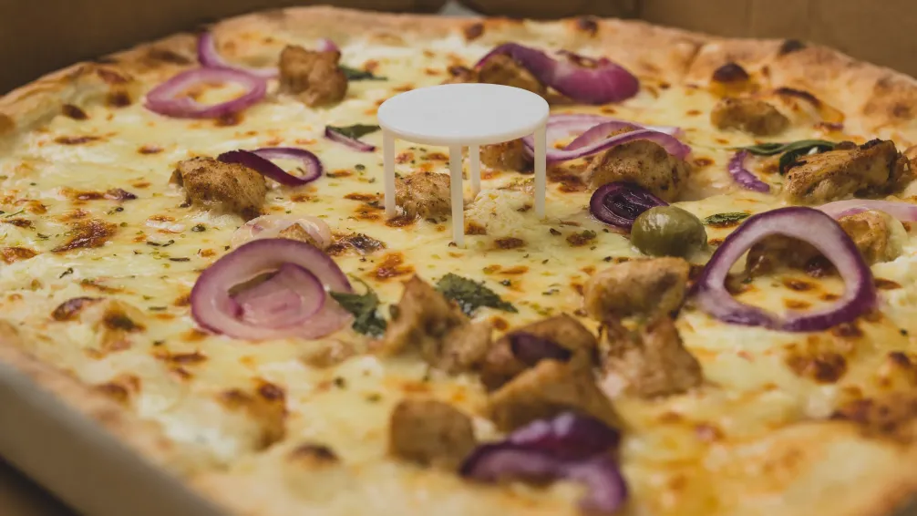 El secreto de tu pizza a domicilio: el "cosito" que salva tu porción... y por qué no podés usar el microondas