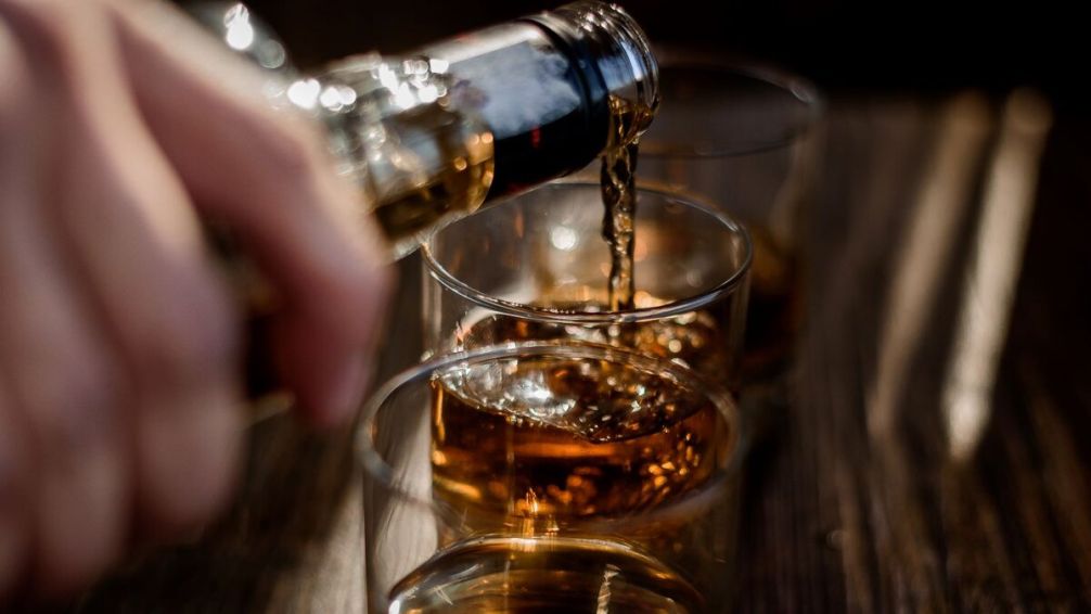 Cinco bares para viajar por el mundo a través del whisky (sin salir de Buenos Aires)