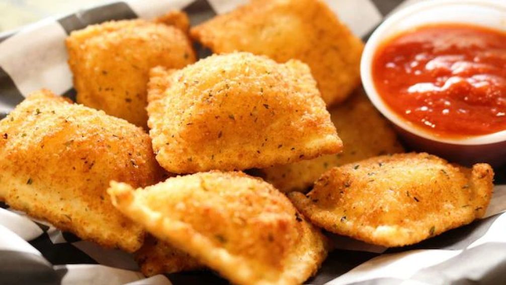 Ravioles fritos: el snack que revoluciona la picada porteña