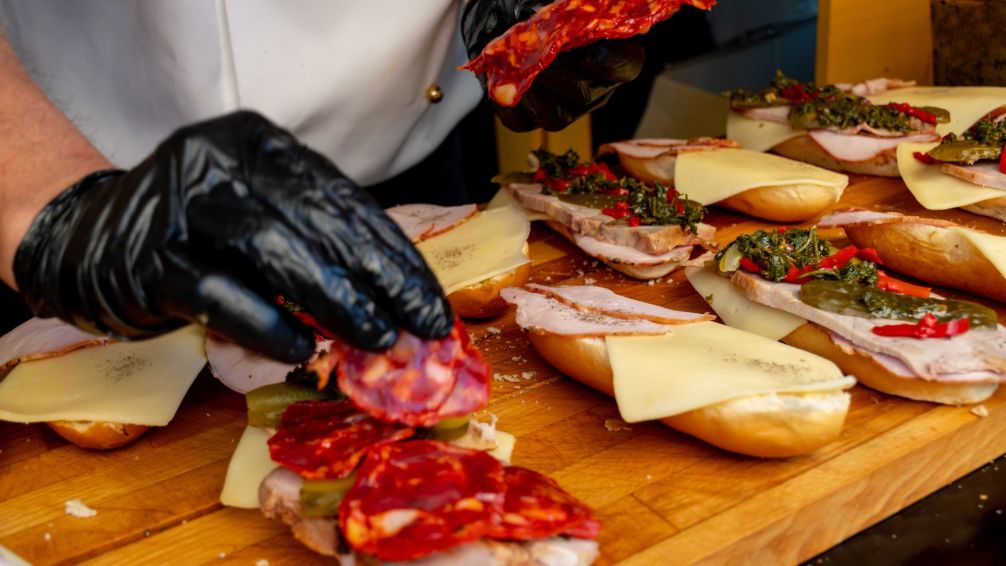 El Gobierno porteño lanza el primer Festival del Sándwich en Palermo: food trucks, música y clásicos reinventados