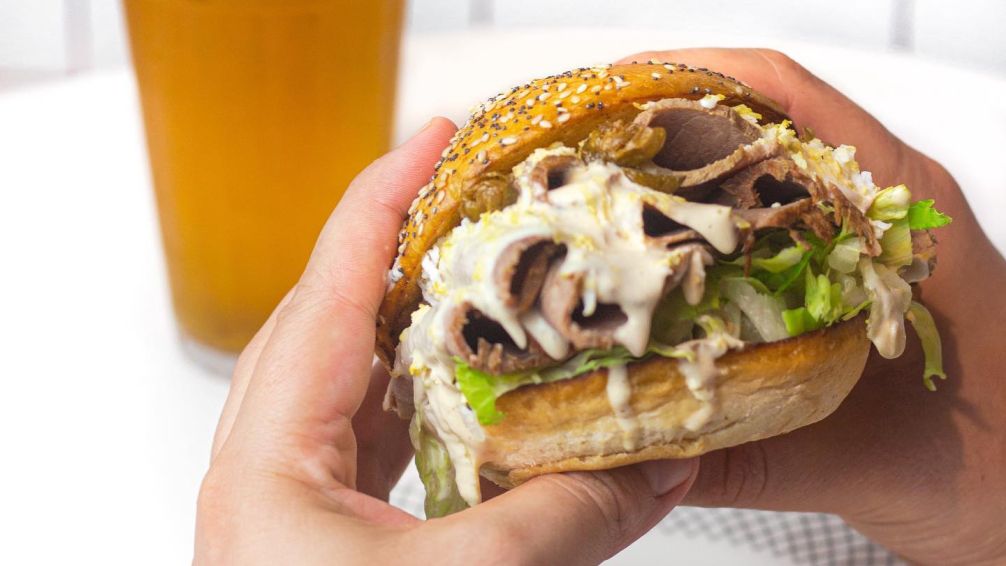 Hamburguesas con historia: las 3 joyas porteñas que tenés que probar este invierno