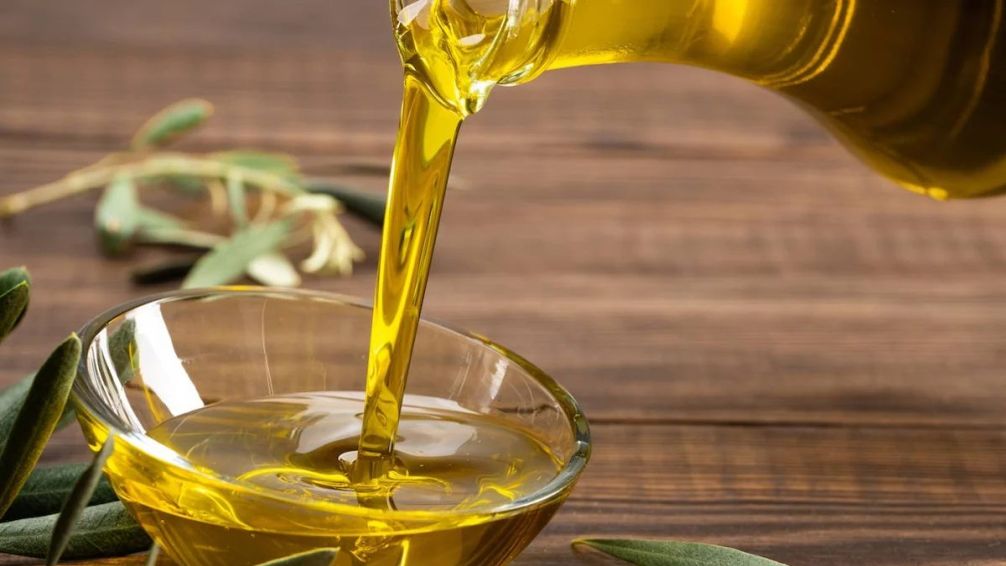 El secreto mejor guardado del aceite de oliva: por qué no conviene conservarlo en la cocina