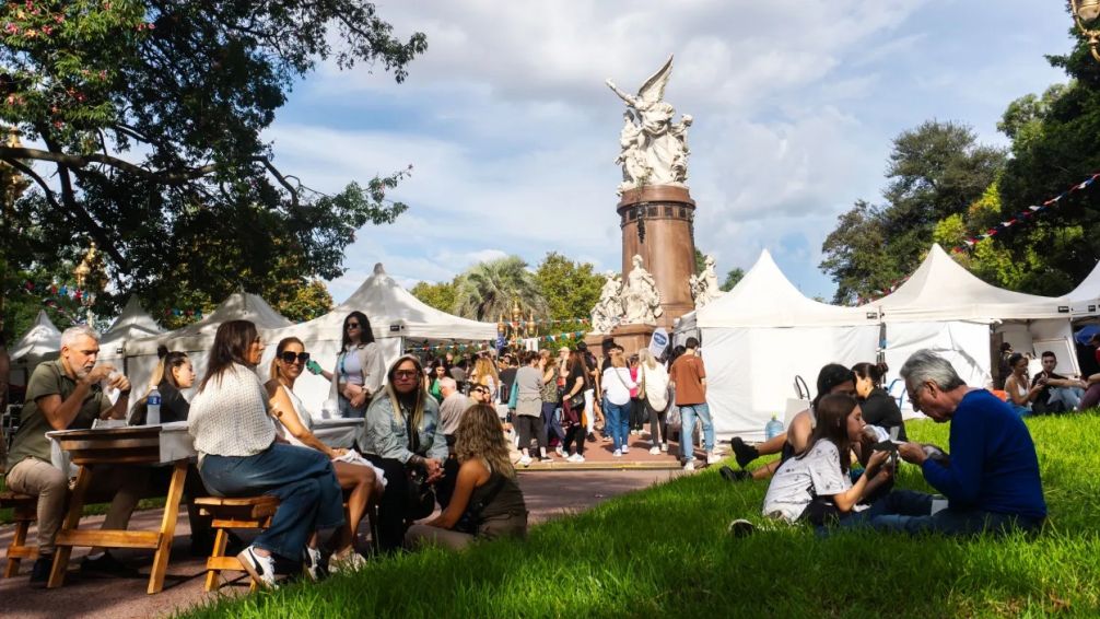 Un rincón de París en Recoleta: vuelve la Feria Francesa a Plaza Francia