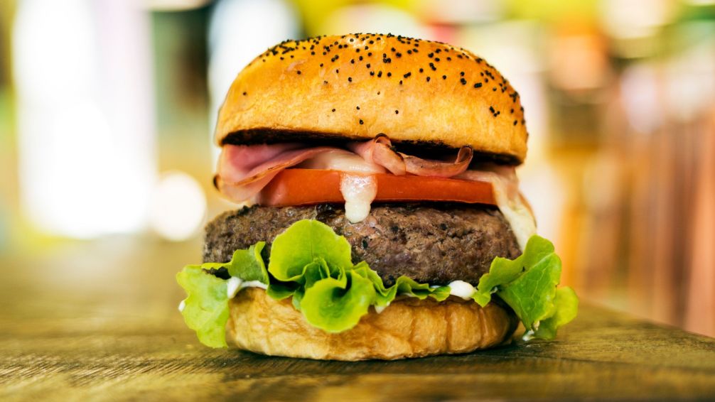 Adiós al humo en tu cocina: cómo disfrutar de hamburguesas perfectas sin encender la plancha