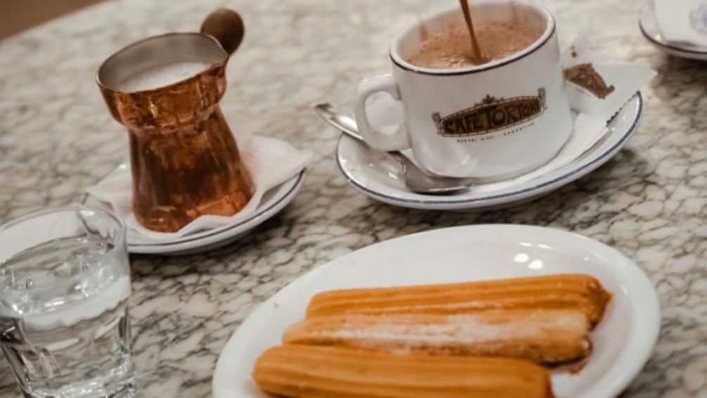 Chocolate con churros en Buenos Aires: dos bares históricos para darse un gusto invernal