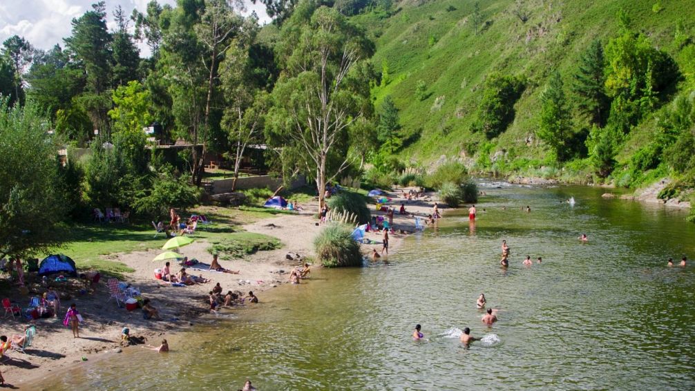 Villa Yacanto: el pueblo cordobés donde el agua brilla como oro