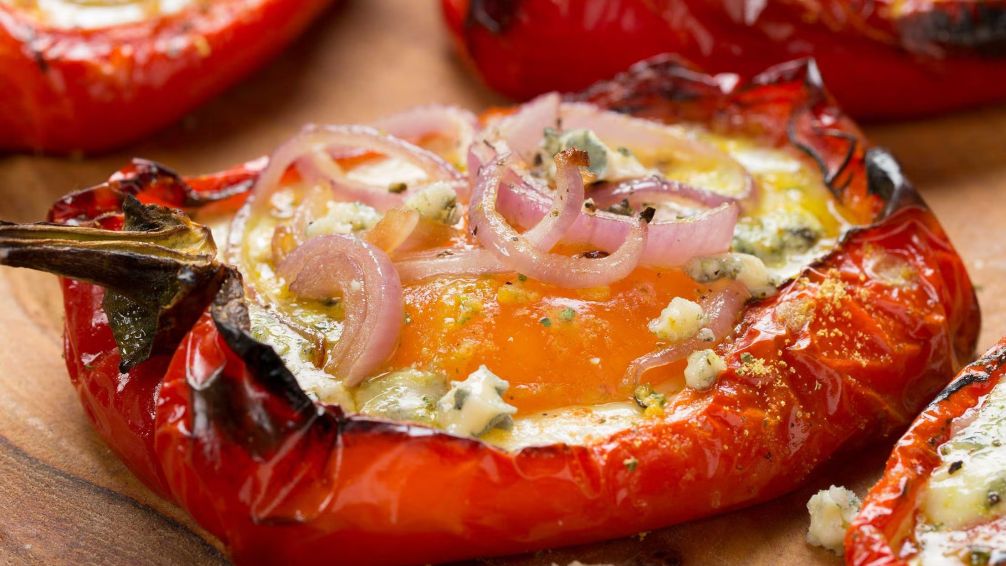 Morrones rellenos con huevo: el plato exprés que conquista en 5 minutos