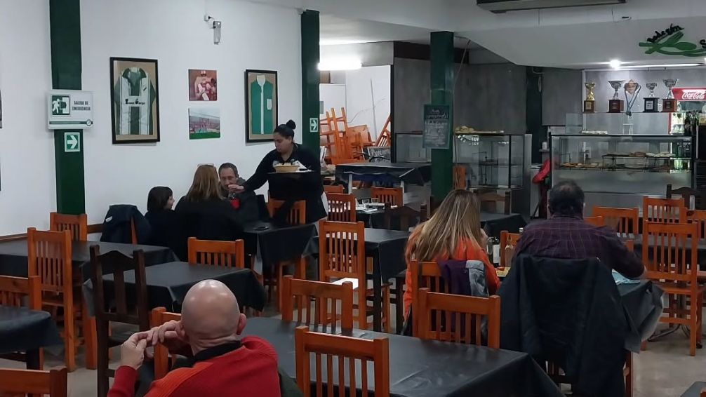 Bodegón Sahores: el clásico de Villa del Parque donde se come abundante y barato