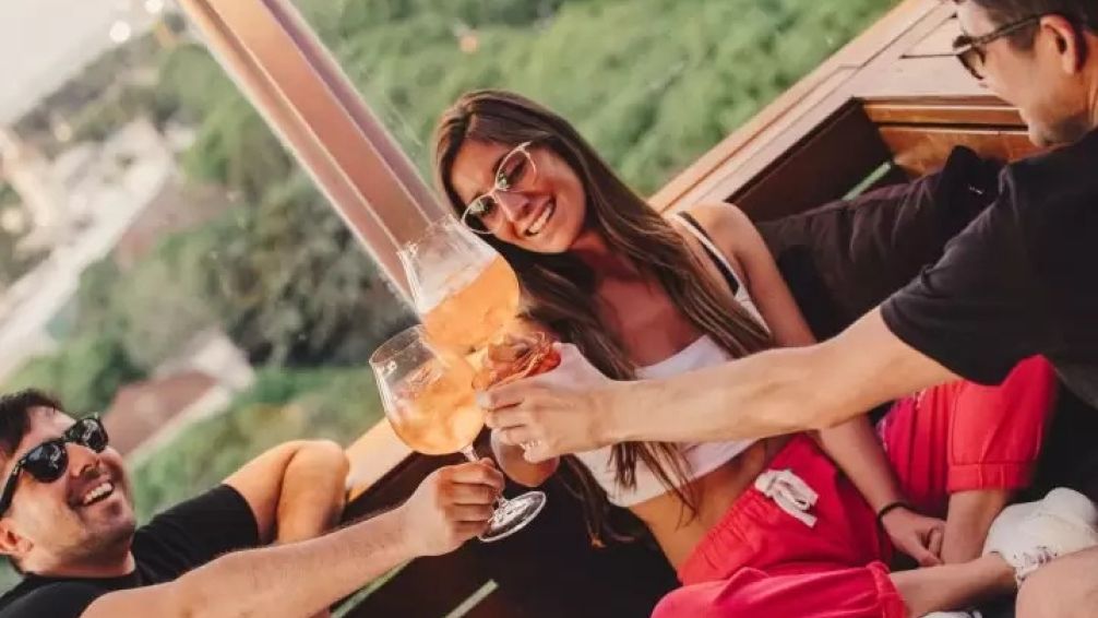 El rooftop escondido en Palermo que ahora también se disfruta al mediodía