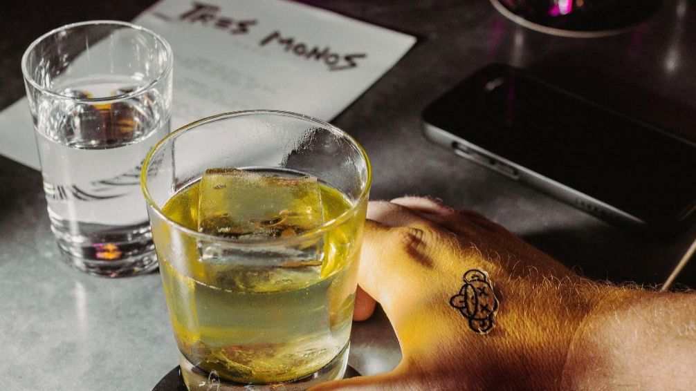 Tres Monos, el bar porteño que volvió a conquistar al mundo