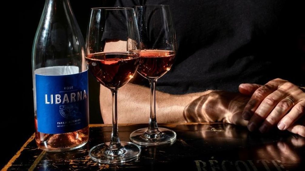 Noche de copas: los dos wine bars imperdibles para brindar en Buenos Aires
