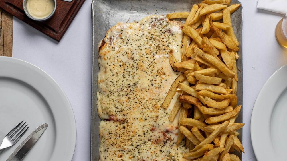 La Dorita: el bodegón porteño donde la milanesa libre es la reina de la mesa