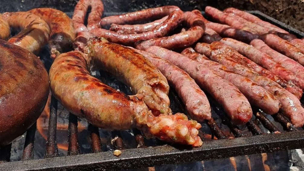El chorizo y la salchicha parrillera argentina, entre las mejores del mundo según Taste Atlas