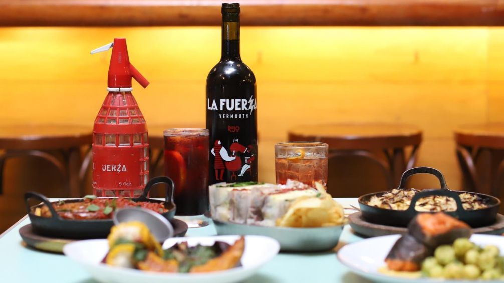 Bodegones que revalorizan el vermú porteño: entre la nostalgia y la buena mesa