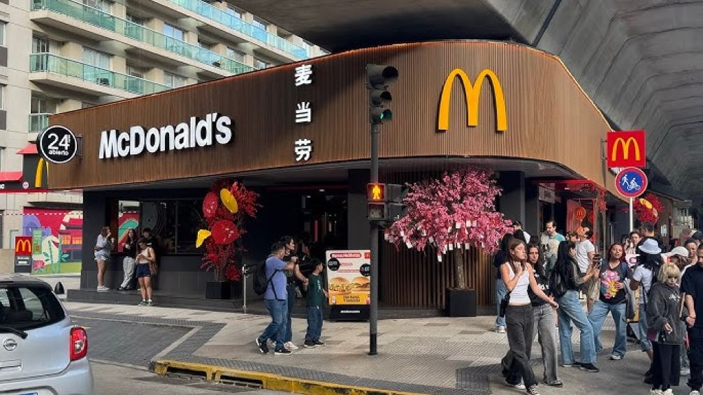 McDonald's llegó al Barrio Chino con sabores orientales: una apertura que sorprende a los foodies