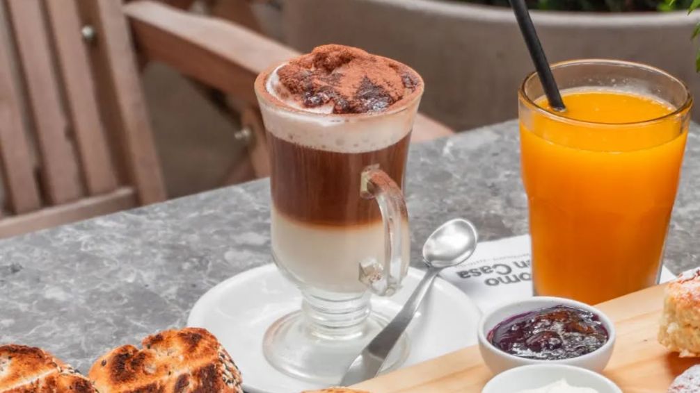 Dos cafeterías "secretas" en Buenos Aires: encanto histórico, patios ocultos y pausa asegurada