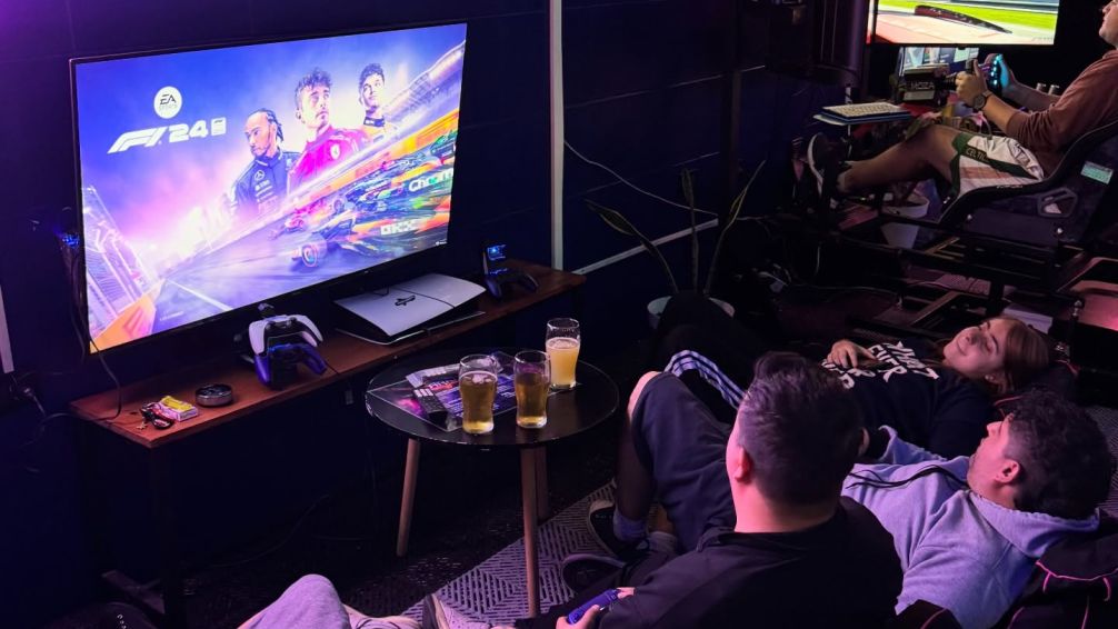 Arkasim: el bar gamer de Almagro donde la gastronomía porteña se mezcla con videojuegos