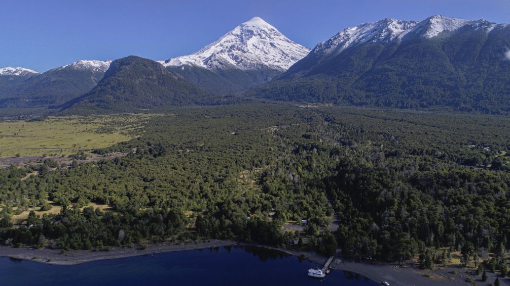 Neuquén, tierra de lagos y dinosaurios: seis destinos que enamoran a los viajeros porteños