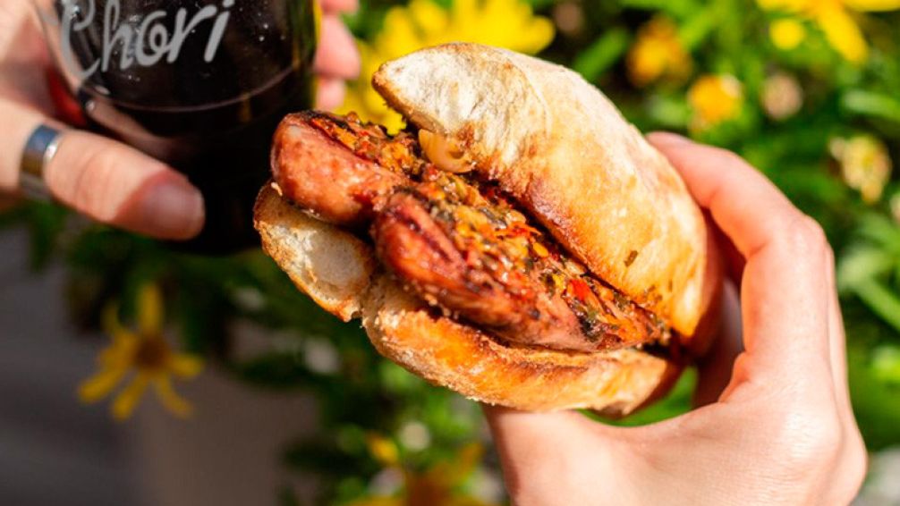 Choripán: la historia del sándwich criollo que conquistó a toda la Argentina