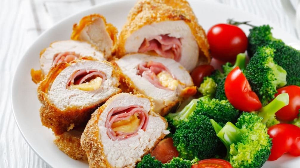 Pechugas de pollo rellenas: la receta liviana y sabrosa para lucirte en la mesa de Nochebuena