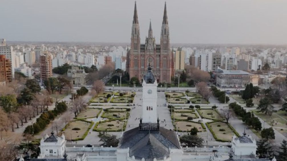 Buenos Aires a la mesa: seis destinos imperdibles donde viajar también es comer