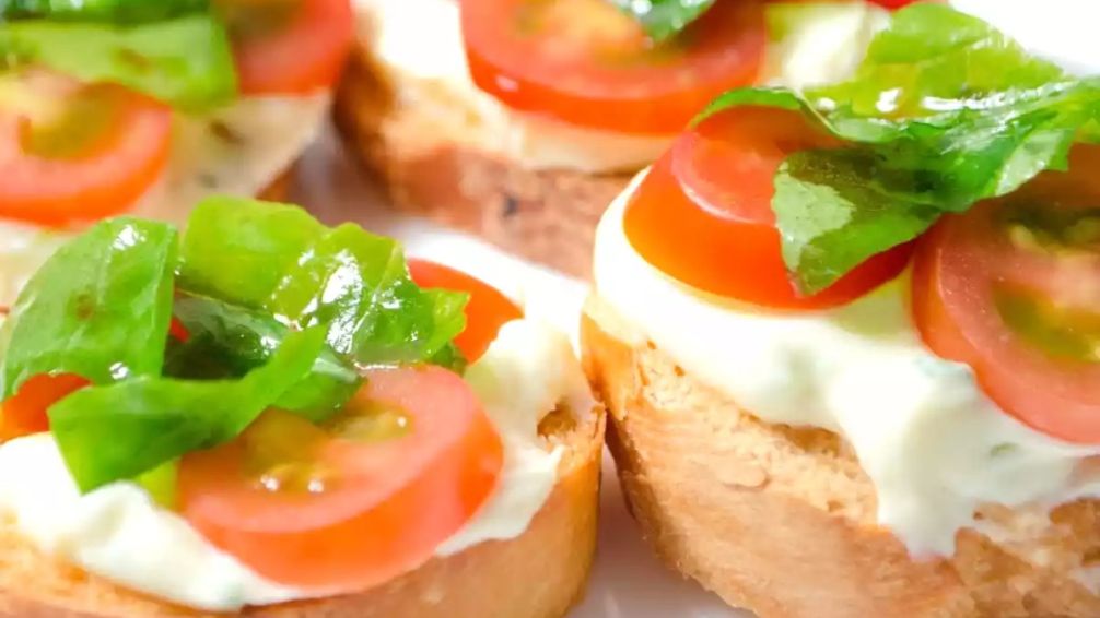 Canapés salvadores: ideas rápidas con pan para armar una picada que sorprenda