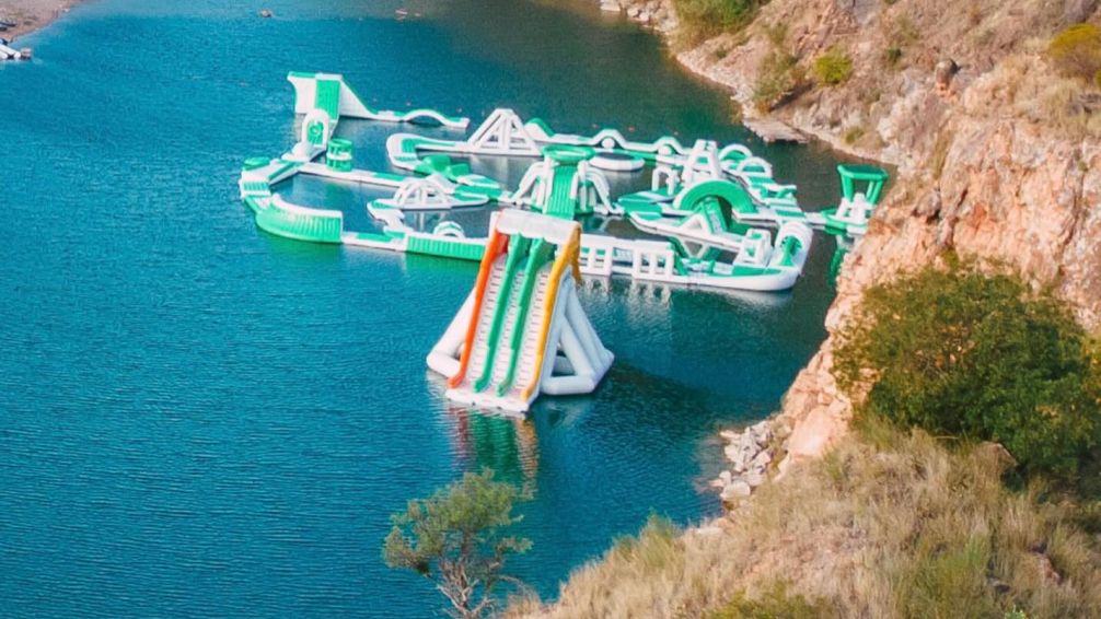 Laguna Azul: el oasis de aguas turquesas que conquista el verano argentino