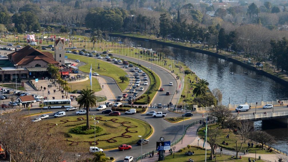 Escapadas con vista al río: 3 destinos cerca de CABA para comer bien y desconectar