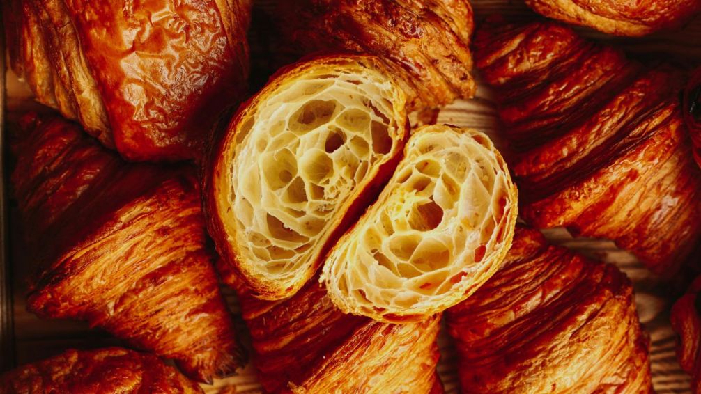 Día Internacional del Croissant: el clásico hojaldrado que enamora a los porteños