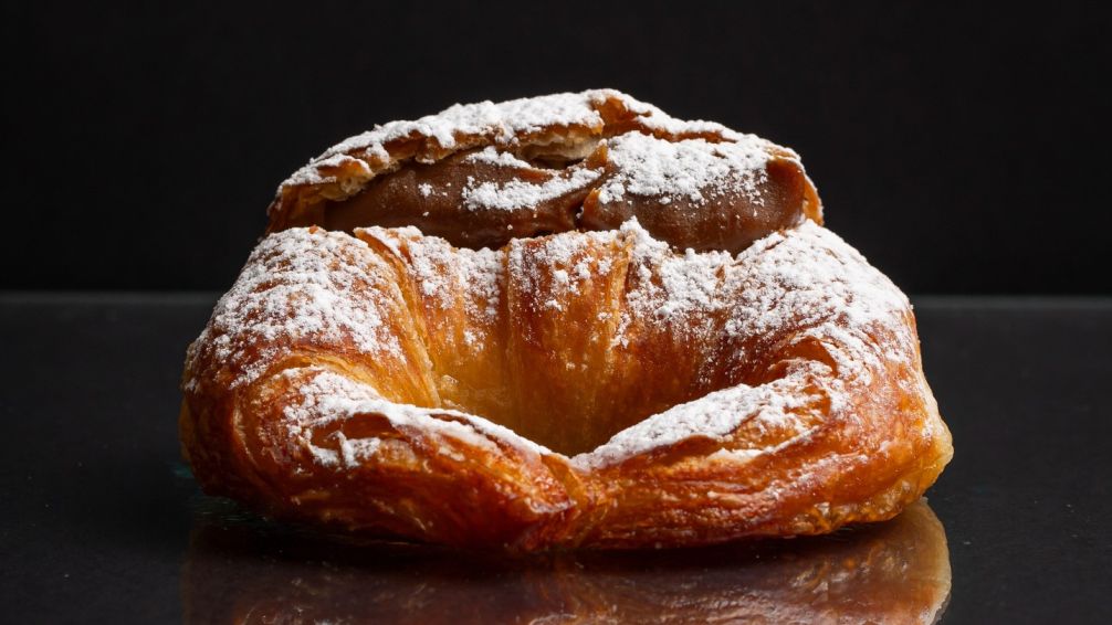 Medialunas con corazón porteño: cómo hacer en casa las rellenas de dulce de leche