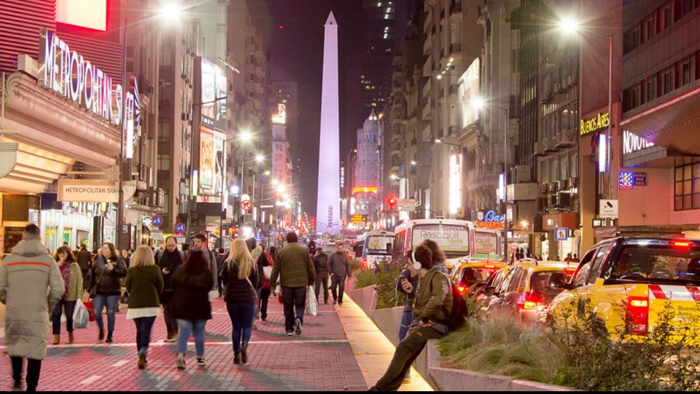 San Valentín late en Avenida Corrientes con noches para saborear la ciudad