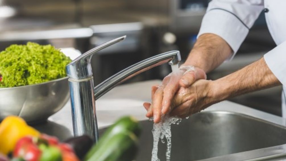 Cómo proteger tu comida: consejos de seguridad e higiene que todos deben seguir